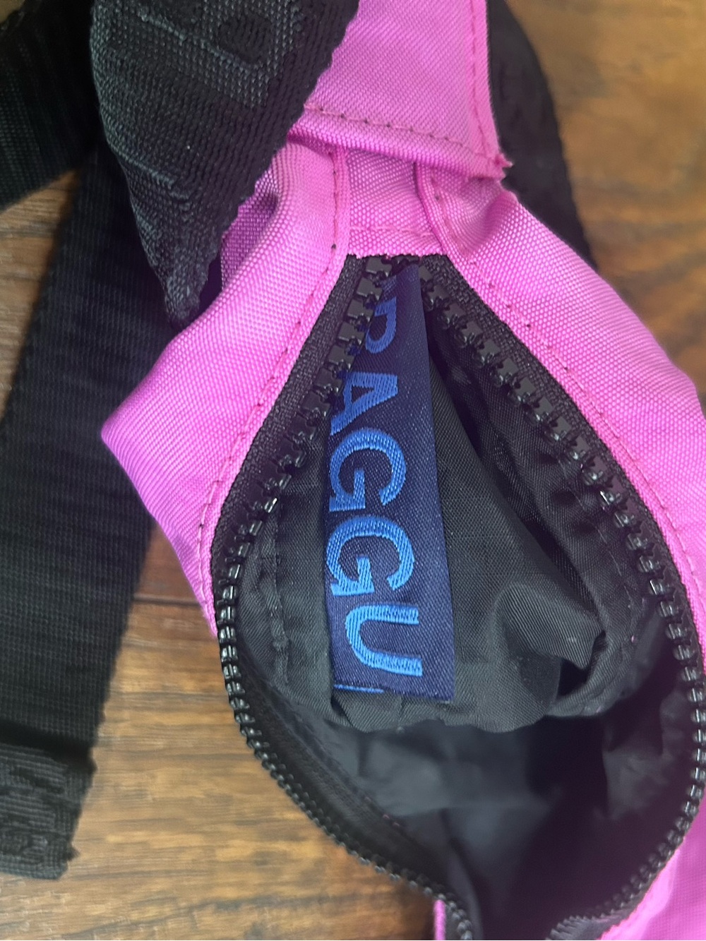 BAGGU mini crescent in pink - Picture 2 of 2